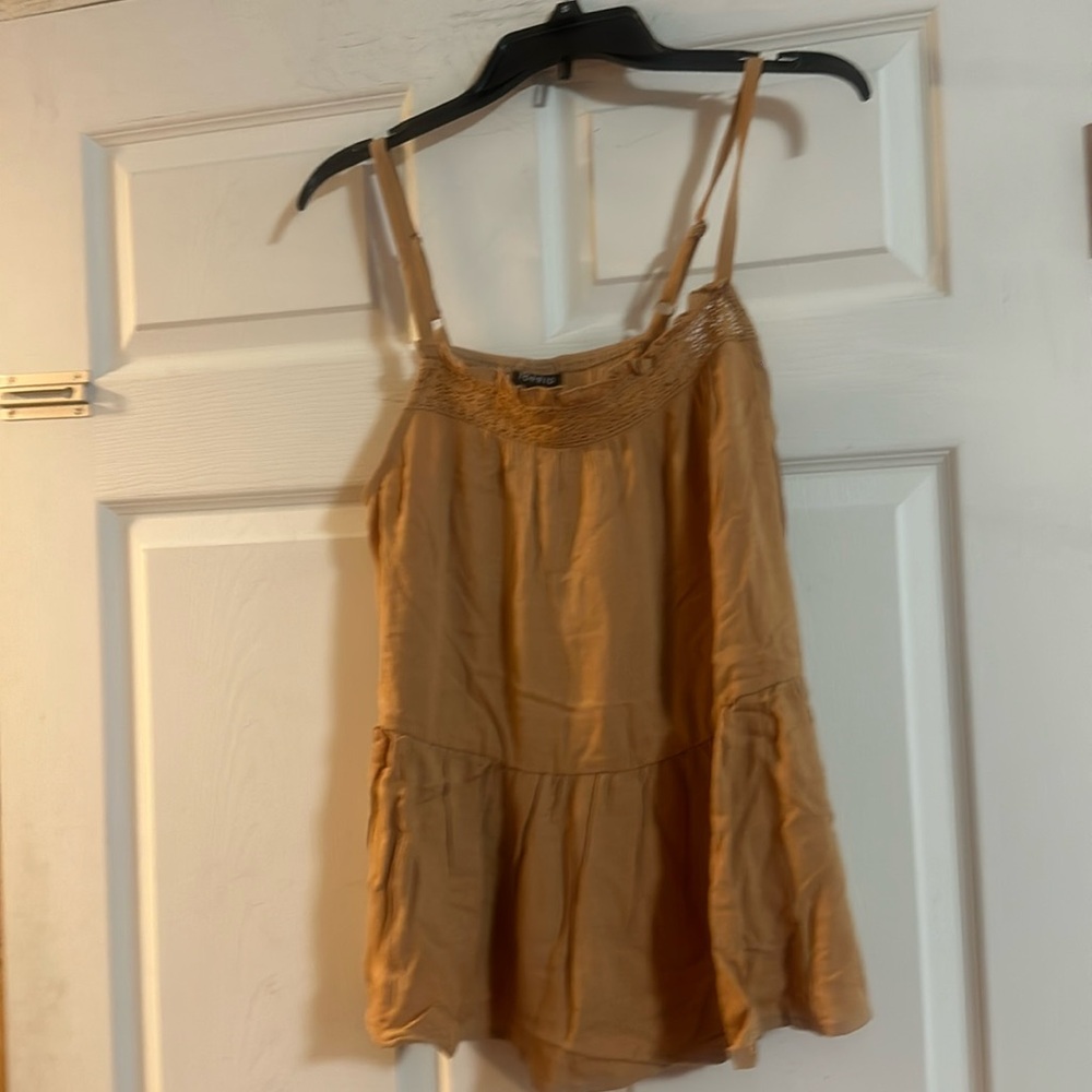 TORRID GAUZE SLEEVELESS CROCHET TANK: BISCUIT: NEW WITH TAGS: SIZE 00 (M/L)